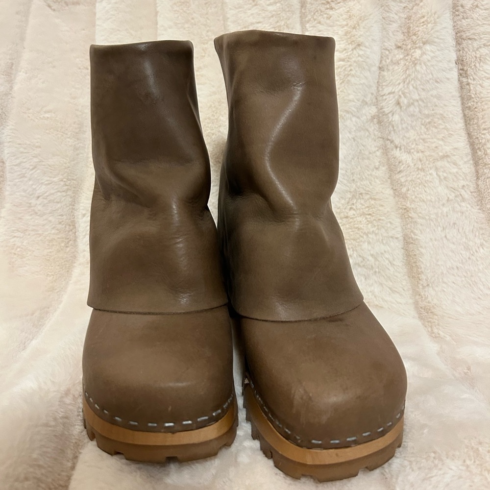 Swedish Hasbeens Brown Leather Clogs